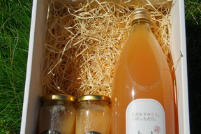 本物の桃ジュースセット、ドロッ派？サラ派？