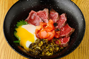 絶品！ボリューム満点！馬肉の火の国タタキ丼