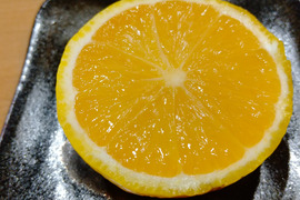 【種なしカボス】　農薬不使用　2キロ　寒い季節にクエン酸ビタミンたっぷり果汁