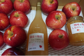 予約販売「甘いしなのスイートりんご約3kg」と「晩夏の魅惑100％ストレートジュース720ml入り1本」（濃厚な甘味）更に「しなのレッドジャム390㌘入り」1個を付けセットにしました。安曇野の恵み祭り