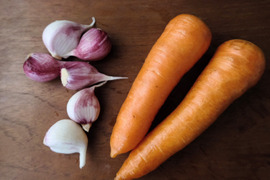 宮崎県綾町産 訳アリ有機人参と
今が旬！綾町産有機ニンニク＆にんにくの芽）の期間限定セット