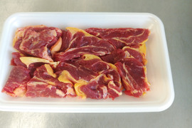 35ヶ月齢去勢牛 リブロースミニステーキ 120g 安心安全な草だけを食べて育った自然放牧ジャージー牛の赤身肉 グラスフェッドビーフ 年間5頭の希少性