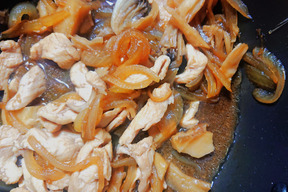 舞茸と鶏肉の甘しょっぱい炒め物