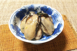 牡蠣屋の女房が作った✨牡蠣のオイル漬け🌿木の芽入り