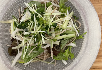 混ぜるだけ！ゴマ香るそばサラダ