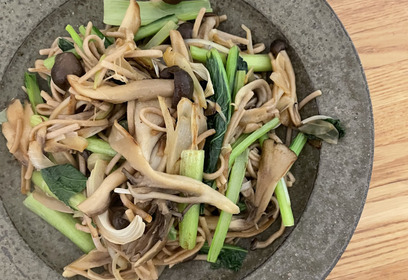 きのこと小松菜の醤油バターそばパスタ