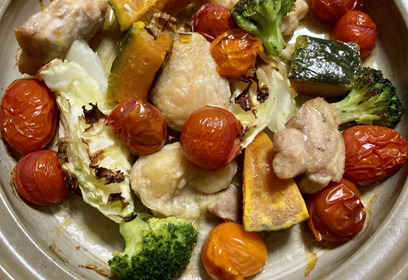 小鈴、アイコ、オレンジ、チョコ、アルルと鶏肉のオリーブオイル焼き