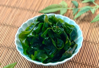 まずはこれ！わかめのお刺身☆