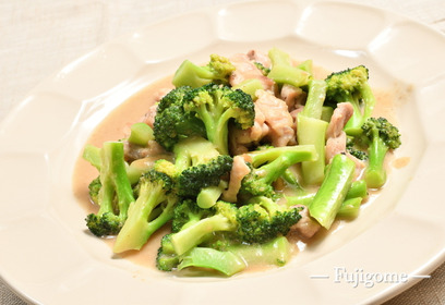 ブロッコリーと鶏肉のゴマソース煮だよ