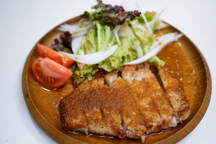 だいじょ豚ロースステーキ 　オニオンバターソース