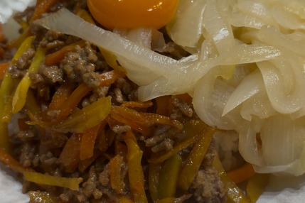 10分で豪華な仕上がり！新玉で甘い＆旨いビビンバ