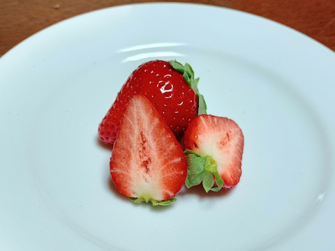 【完熟・大玉】真っ赤で芳醇な甘さ『さちのか』（250g×2パック）