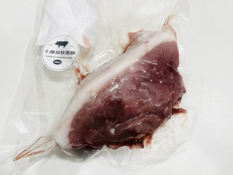 『ナッツ様専用』
★黒豚もも肉500ｇ×２　ブロック肉
★無添加生ソーセージ３種＆無添加フランクフルト（150ｇ×6パック＆130ｇ×２パック）
★十勝放牧黒豚おすすめセット（ロースハム入り）