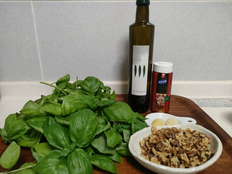 農薬、化学肥料不使用　スイートバジル 葉っぱ20g程度 箱サイズ100用