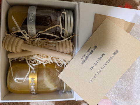 【福袋】【冬ギフト】贈答品 / the gift 
天然.日本蜜蜂の非加熱の生蜂蜜. set
シルバーラベル/たれ蜜100g .ゴールドラベル/花粉蜜100g.  計200g set. 【夜市限定】