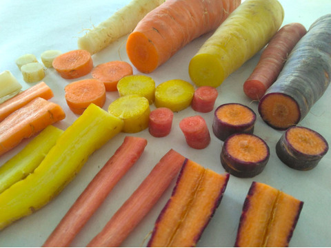 1kg🥕元気な彩り！食卓が盛り上がる！カラフルにんじん《農薬・化学肥料不使用》