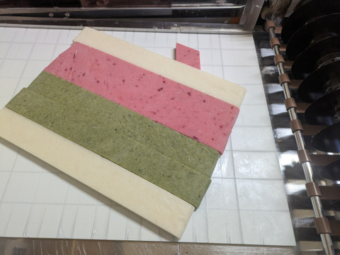 桃の節句限定　畑の天然色の菱餅