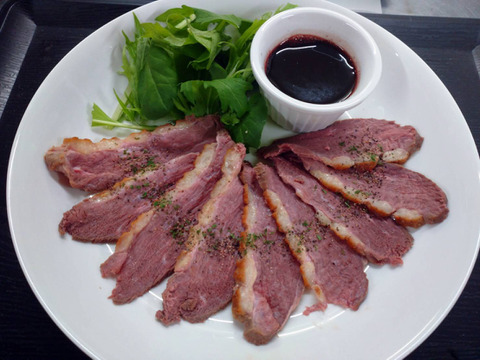【北海道産】高栄養価で芳醇な味わい　フランス鴨　モモ肉（焼肉用）200g
