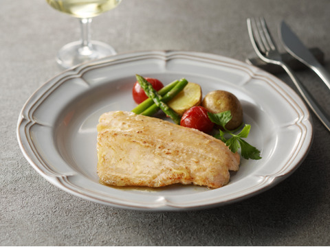 【敬老の日ギフト】丸々一尾！純国産サーモン「本桜鱒」 約1.3kg【冷蔵便でお届け】