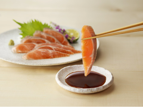 【敬老の日ギフト】丸々一尾！純国産サーモン「本桜鱒」 約1.3kg【冷蔵便でお届け】