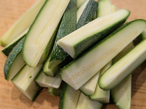 ズッキーニ　野菜　農薬不使用　農家直送 栽培期間中 農薬不使用】主役にも、脇役にもなれる！肉厚