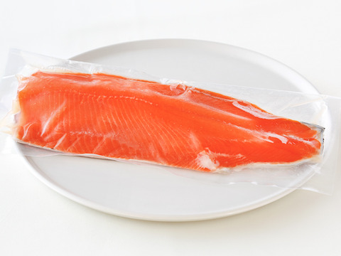 【山梨県産ブランド鱒】お刺身で食べられる「甲州ワイン鱒フィレ」(500g〜549g ×1枚) 【熨斗付き】