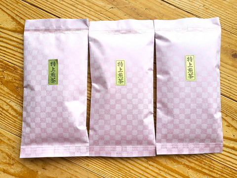 香り味わいがとてもとても自然な緑茶！　【特上】100g 3袋です。 農薬や化学肥料は一切使わず、肥料は周辺の茅草、落ち葉のみ！　【複数ご入用な方は専用商品を用意します。商品のQ＆Aで教えてください】