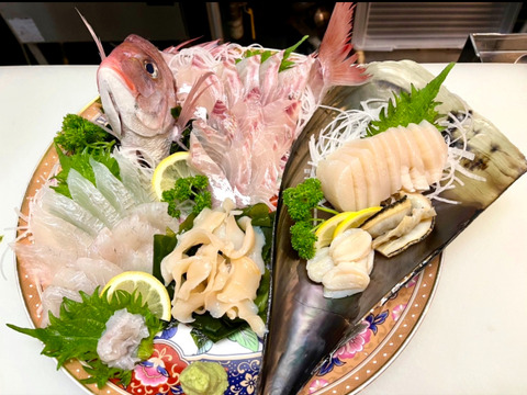 愛知，日間賀島産　大盛り《鮮魚＋貝セット》贅沢コース 5Kg±
~宝の海で採れた魚介類を朝採れ発送~
鮮魚BOX