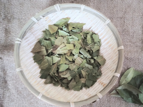 【まとめ買い用】ローリエドライ🌿刻みローリエ🌿ハーブ🌿月桂樹🌿ポプリ、サシェ、お風呂等に◆オーガンジーの袋に入れてお届け（ローリエの葉 約50枚分）🏣ゆうパック60サイズ