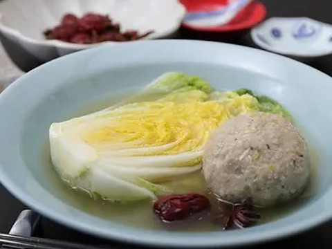 有機肥料で納豆菌栽培　食べきりサイズの白菜サイズ４
個入り（沖縄・離島地区以外）