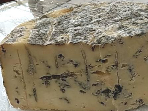 国産羊乳チーズ２種計150gと羊乳ヨーグルト100g、ヒレとロース、他の部位３００ｇ（北海道・農家製）