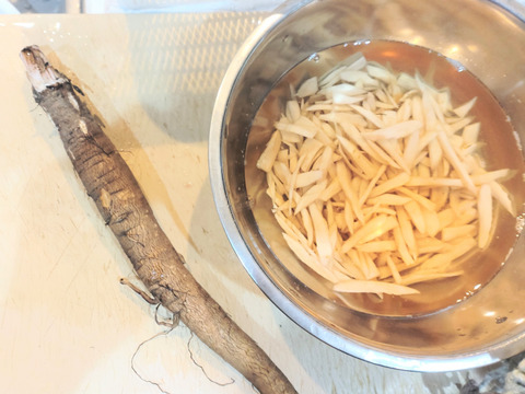 【まとめ買い用】当農園オススメ☆サラダごぼう１本☆アクがなく柔らかく美味しいごぼう☆数本まとめ買いも👌