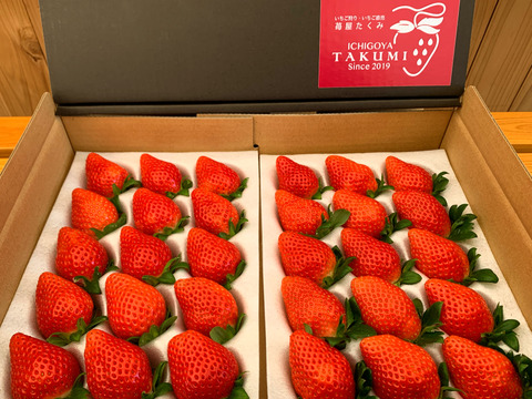 【贈答用】品評会最高金賞受賞 朝採れ甘熟いちご (800g x 1箱) 家族みんなでおいしく召し上がれます♬