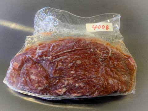 但馬うし、経産牛かねふく号のもも肉ブロック 1kg ローストビーフにおススメです(^^)
薄めのブロックにて割引出品中です♪