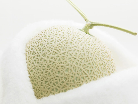 【小さめ2玉で2.6kg】「訳あり」2玉箱入り高糖度マスクメロン