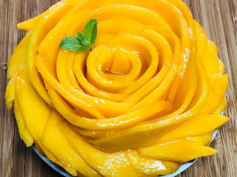 【高糖度厳選】とろける至福のプレミアム完熟マンゴー1kg(2〜3個)「沖縄西表島産」