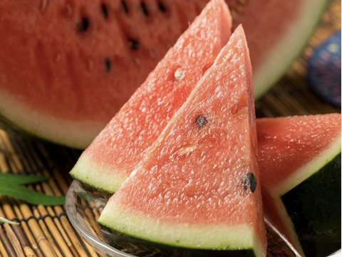 夏丸スイカ 大玉【 1玉入り 】6kg以上 家庭用から贈答可能 秋田県産 スイカ お盆 フレッシュスイカ 夏の風物詩 ギフト お中元 夏丸 暑中見舞い 美味しい 甘い スイカ  糖度14