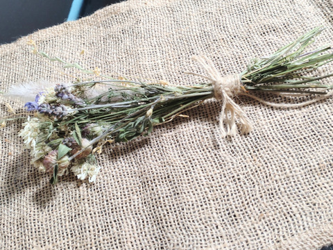 【単品用☆送料メール便360円】ドライフラワー②❀（オルレア・ラベンダー・チガヤ・ホソムギ・ムラサキツメクサ・コツブツメクサ）長さ約30cm（ひも部分含まず）