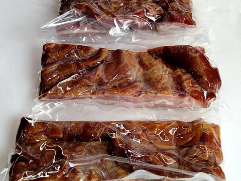 全て北海道産！　２種類の羊乳ジェラート（計４個）、羊肉ベーコン１５０ｇとロース、肩ロース羊肉（計３００ｇ）