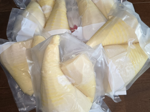 ★【りょうさん専用サイト】(他の方は少し待ってください）
タケノコ水煮　１ｋｇ　　
朝堀のタケノコを新鮮なうちにあく抜きし真空パックしてます
クール便対応で新鮮なままお届けいたします。