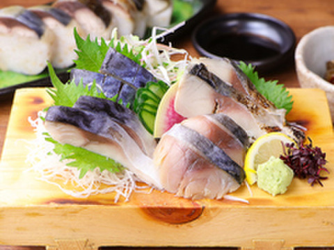 特大❗️大トロサバ‼️冬の特大サバ❗️脂の乗った美味しいサバです⭐️青森県津軽海峡産　1匹約45cm〜55cm　余ればサービスで数匹追加で同梱致します⭐️