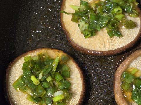 【福袋2025】徳島県産三ツ星しいたけ「夏華（なつか）」800g