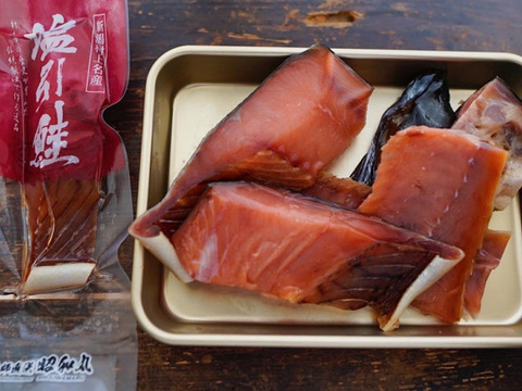 パリッとした皮と塩の効いた鮭の旨み！塩引き鮭【生目方4キロ台】を製造直販！便利な小分け真空包装