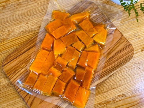 【サラダカボチャ】万次郎　皮無生カット（冷凍パック）9kg（1kg×9パック）