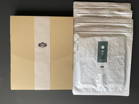 ＊5月1日から値上げすることになりました。今月末まで今の価格なので、この機会にぜひ！自分に、大切な方へ、、【ギフトBOX】   新月(味付のり)2袋・満月（焼きのり）2袋入り