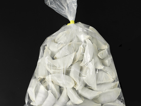 生姜農家オリジナル！冷凍生姜餃子50個 冷凍生生姜50g　自然栽培生姜/ 有機ニラ/抗生物質振り用放し飼い豚肉/有機小麦の皮/化学調味料・保存料不使用