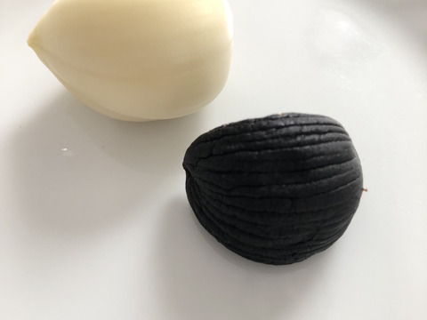 まるでスイーツ‼️青森産黒にんにく『黒玉王』300g（バラ）とろあま〜🩷