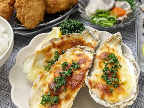 【福袋】牡蠣で鍋三昧セット①【生食用・加熱用】むき身300ｇ×2袋+選べる鍋のもと2ヶ「熨斗対応可」