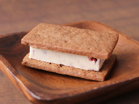 【母の日ギフト】さくらんぼ味入り　バターサンド6種18個詰合せ