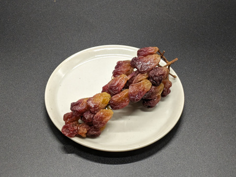 希少品種：房そのまま枝付きセミドライクイーンルージュ(50g)１個※長野県認証/特別栽培同基準（信州の環境にやさしい農産物認証50）